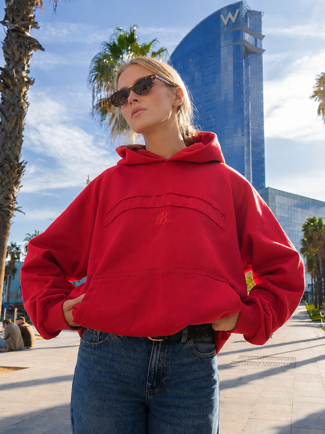 Hoodie Essential rojo italiano — detalle