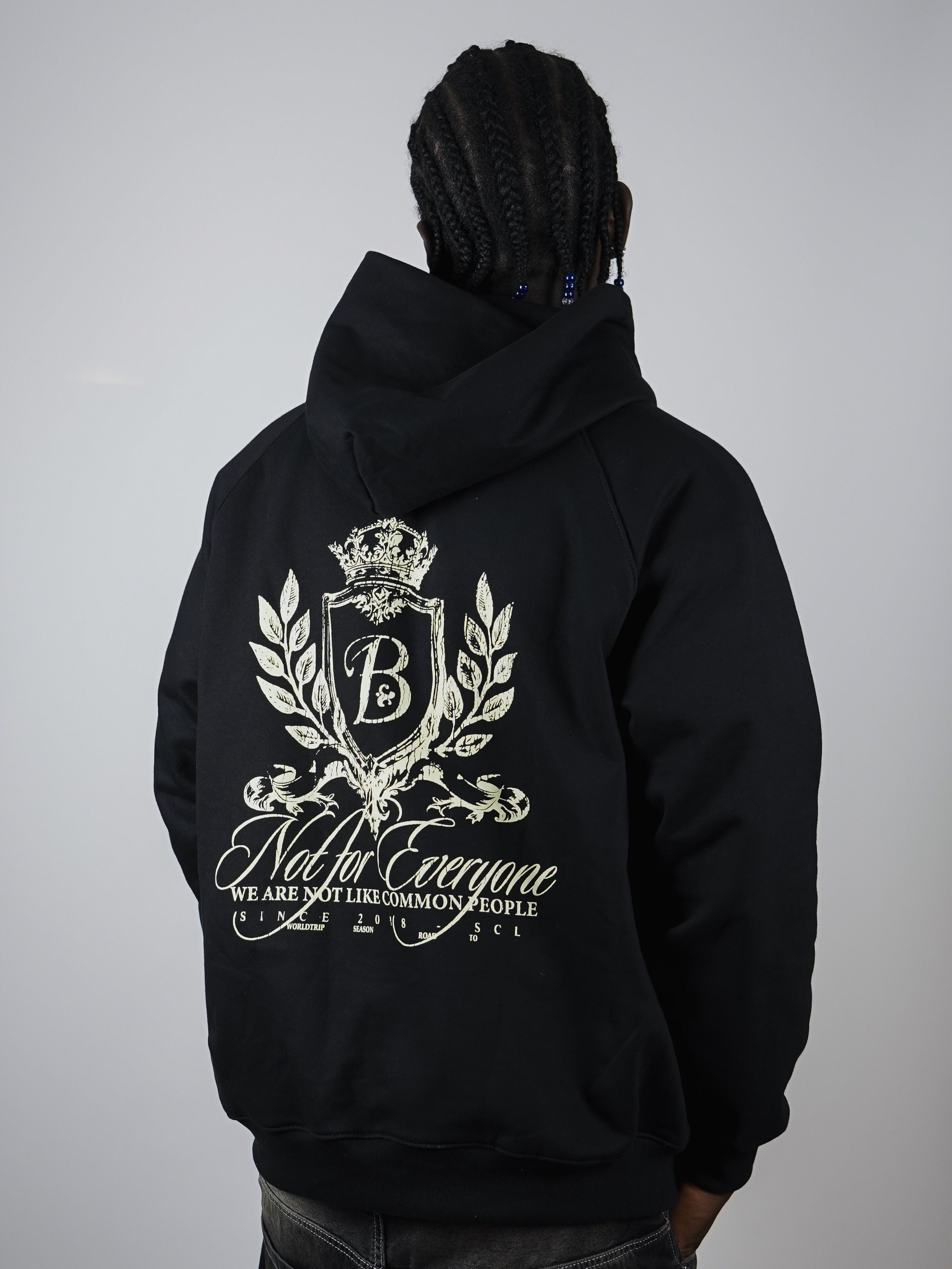Hoodie escudo Bo worldtrip black