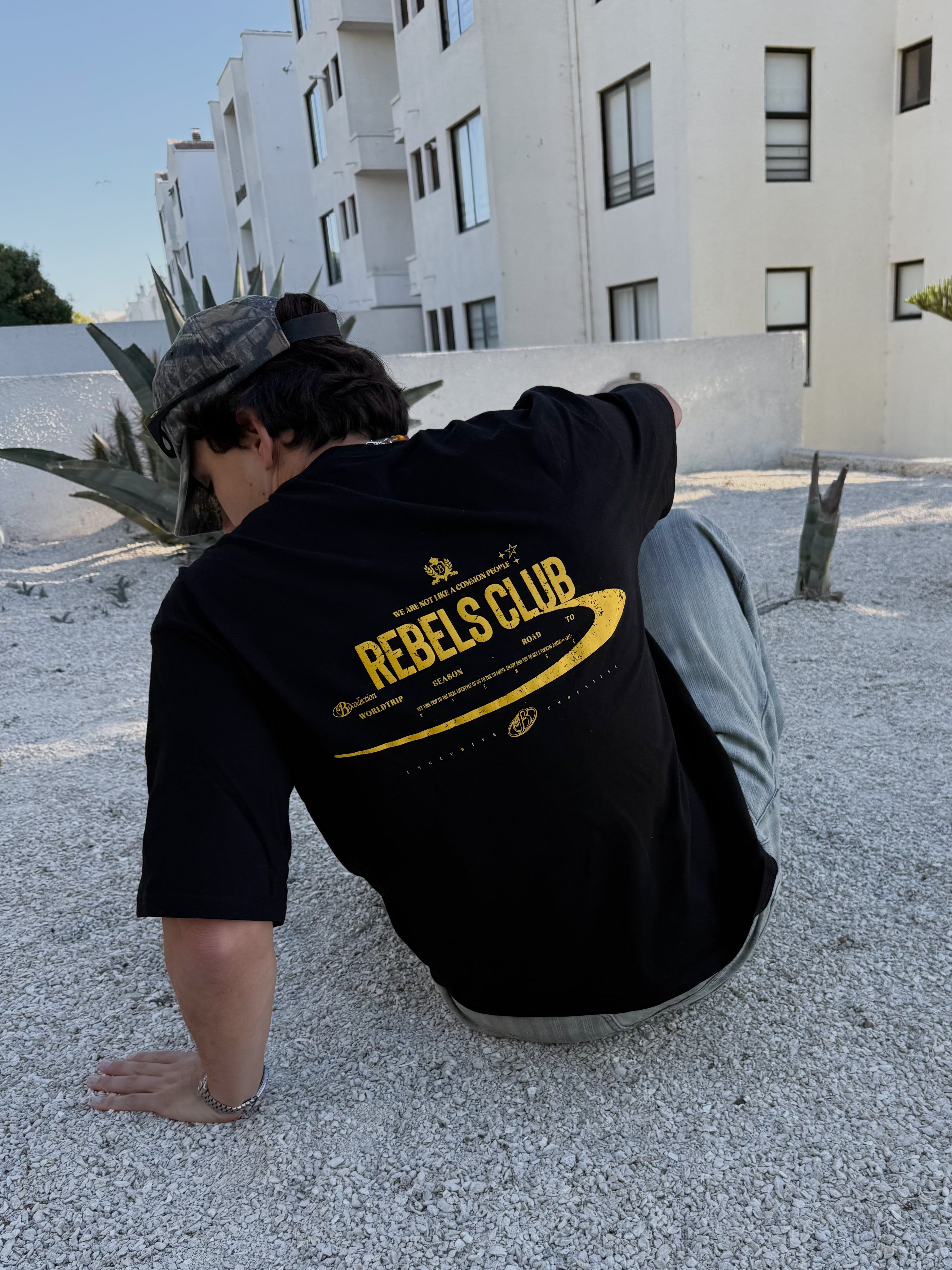 Polera negra Rebels club