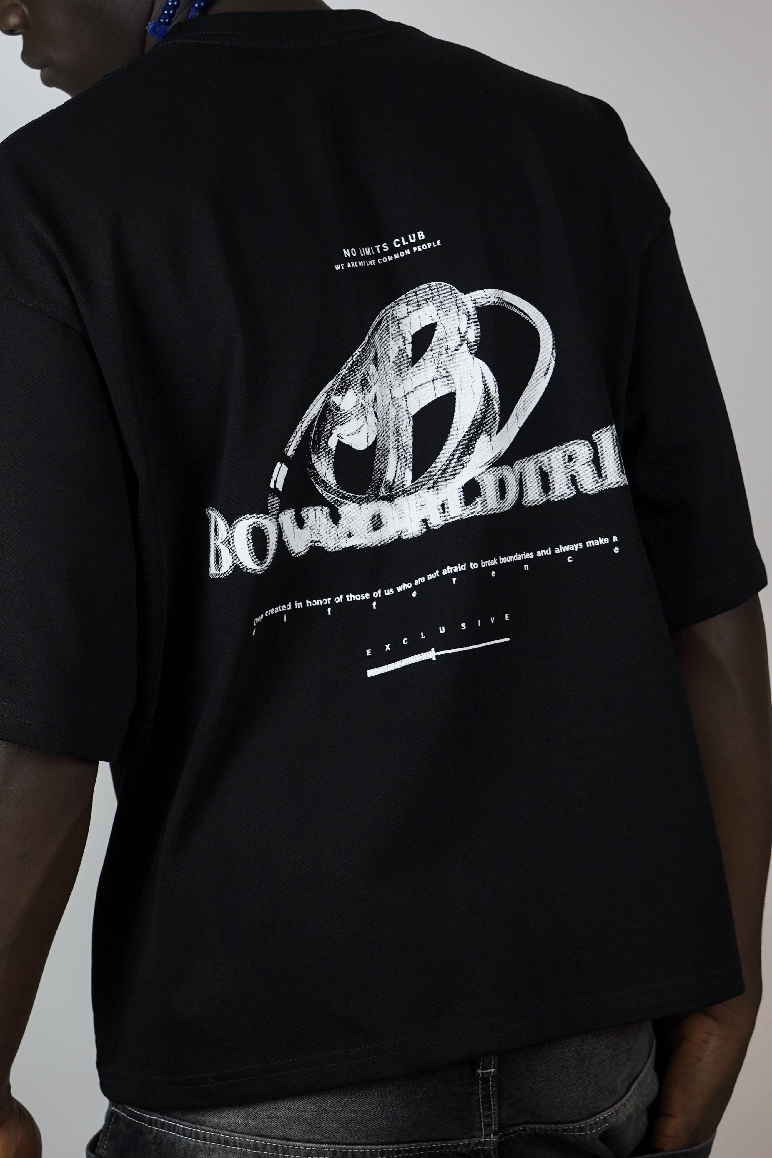 Polera negra logo 3D worldtrip algodón grueso