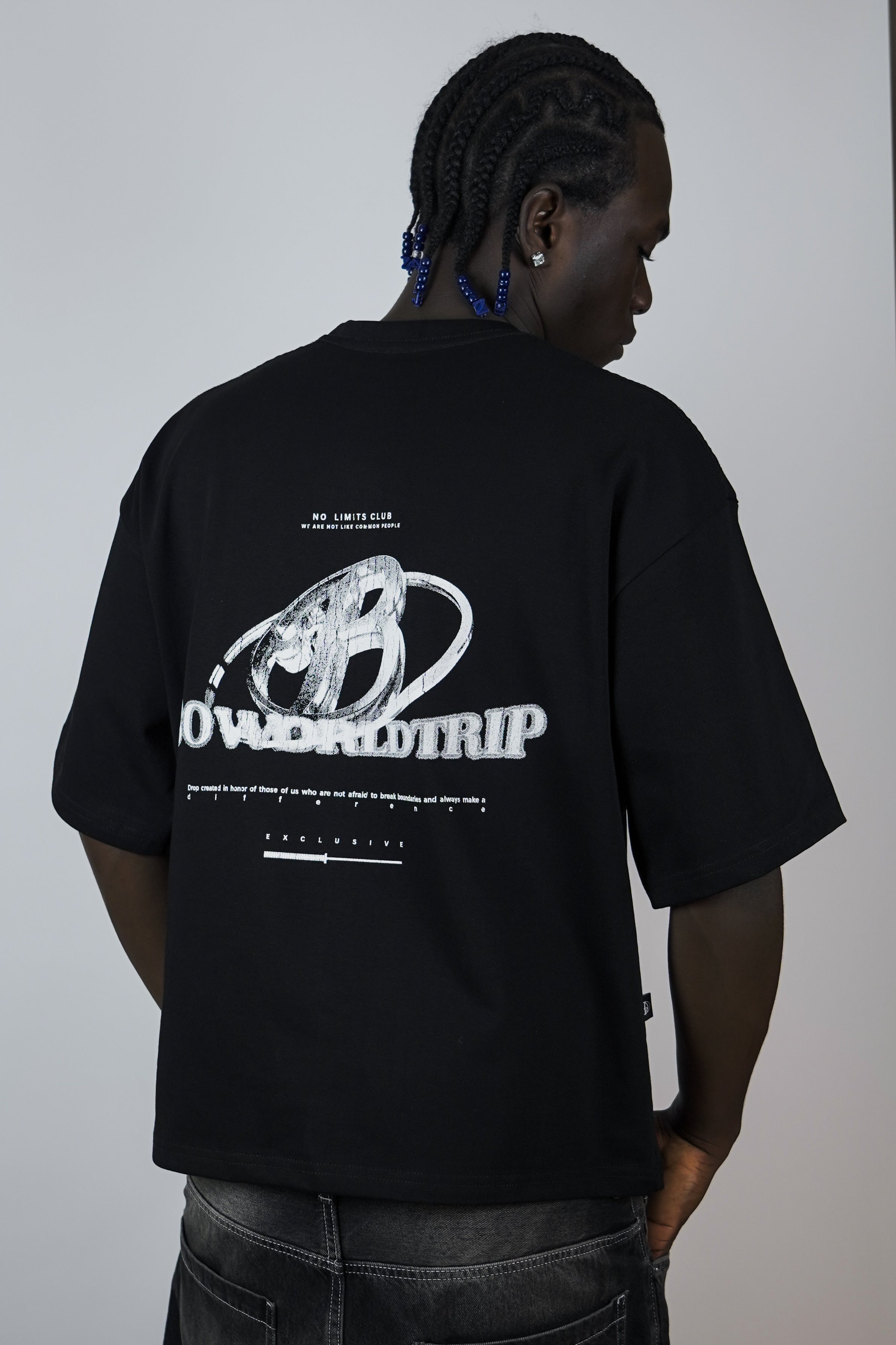Polera negra logo 3D worldtrip algodón grueso