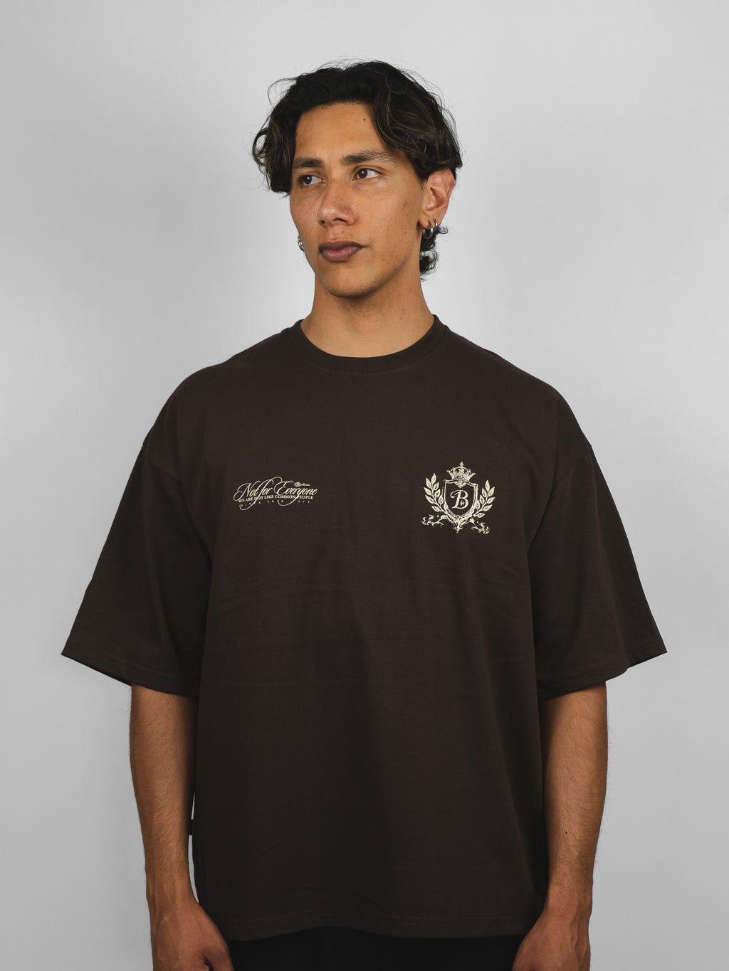 Polera marrón escudo Bo worldtrip algodón grueso