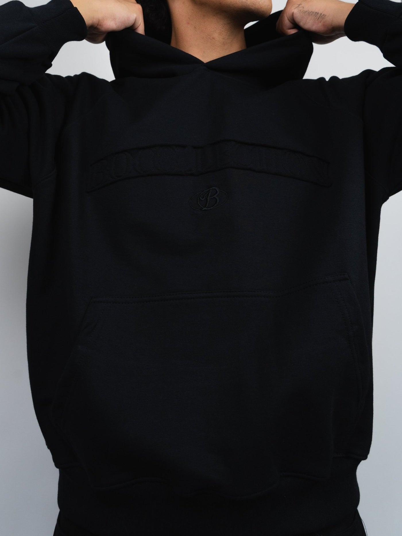 Hoodie essential negro - BO COLLECTION ®