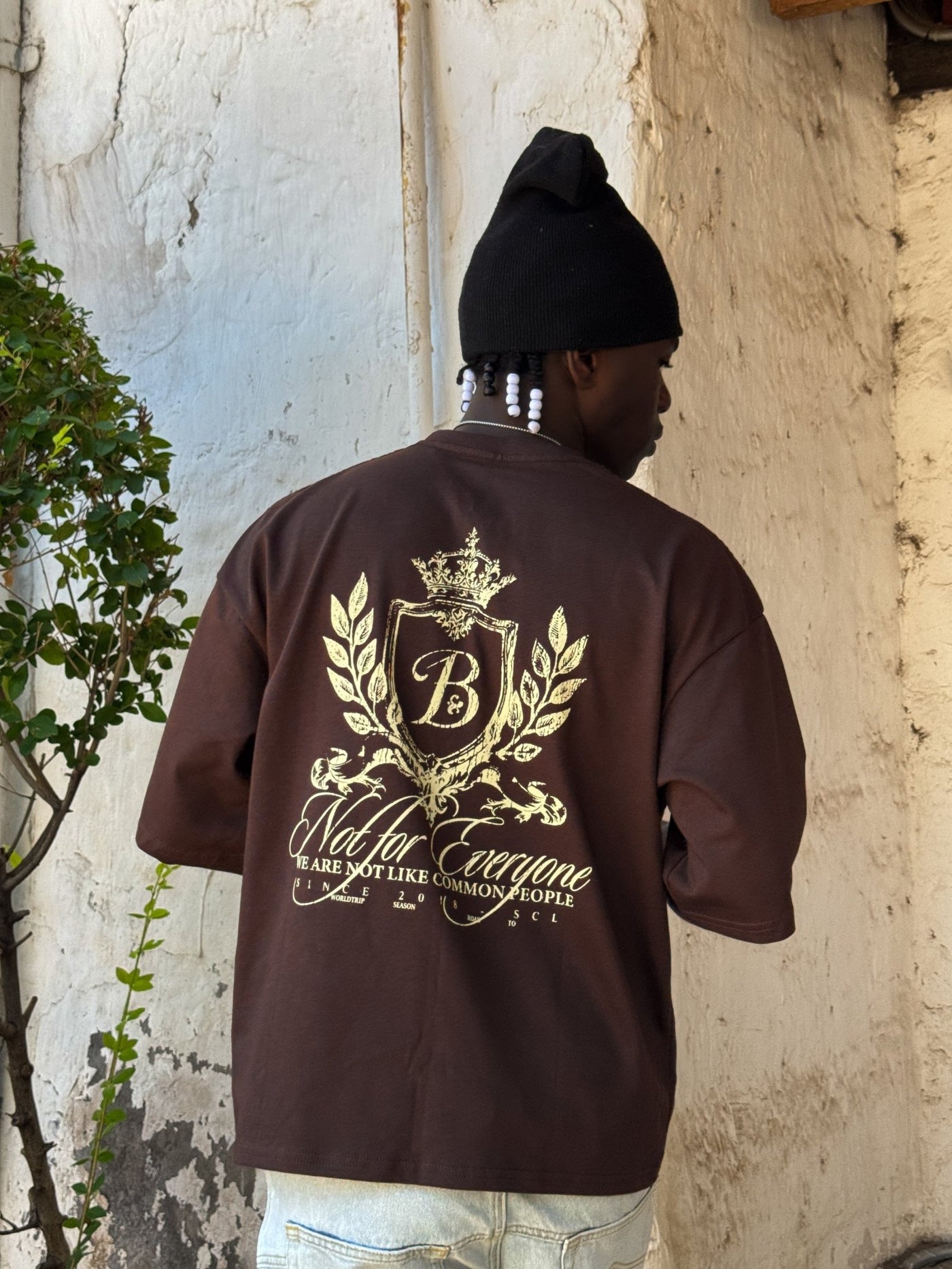 Polera marrón escudo Bo worldtrip algodón grueso - BO COLLECTION ®