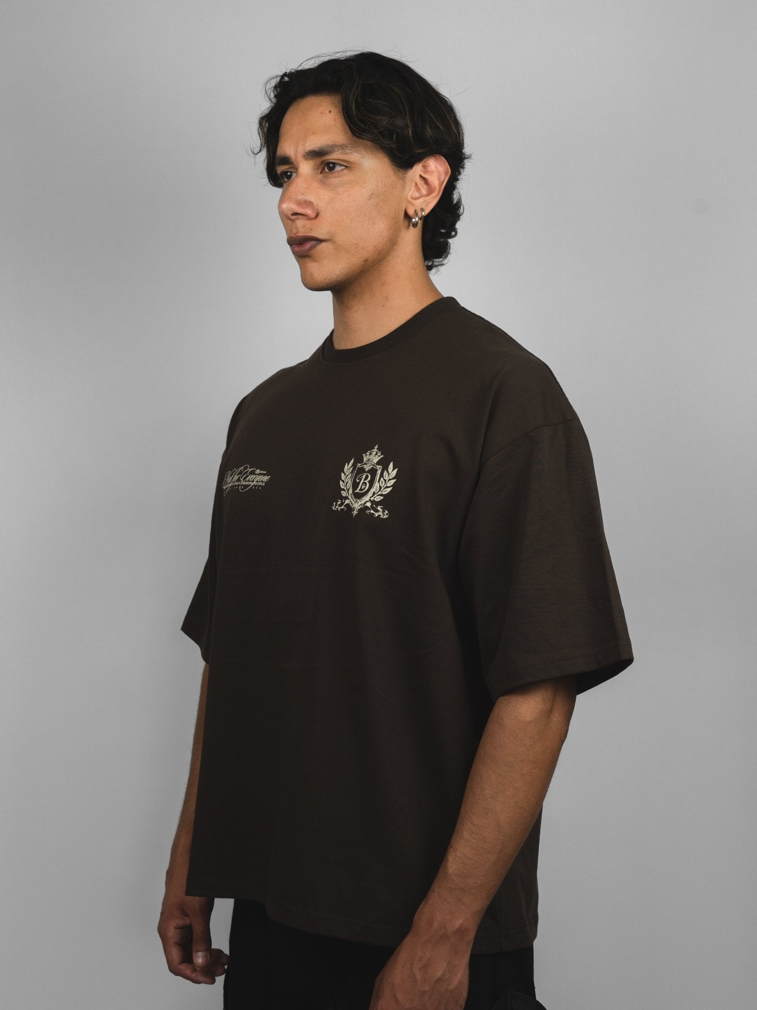 Polera marrón escudo Bo worldtrip algodón grueso - BO COLLECTION ®