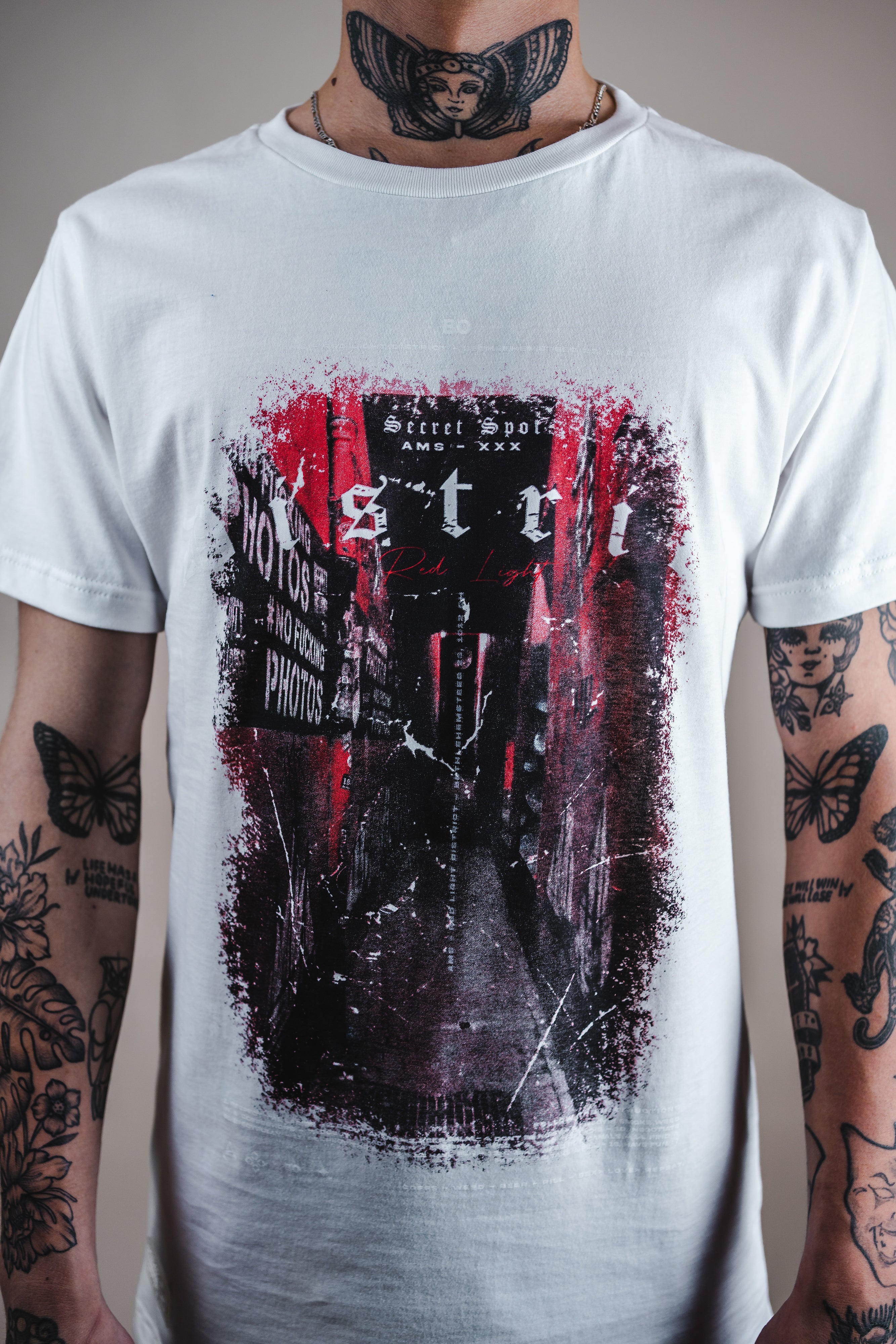 T-shirt - Red light district secret spot white bone - AMS DISTRICT SEASON